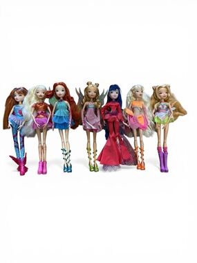 Collection of 7 Winx Club Dolls - 2012